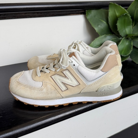 New Balance 584 women’s 8.5 neutral sneaker gym shoes - Picture 3 of 8